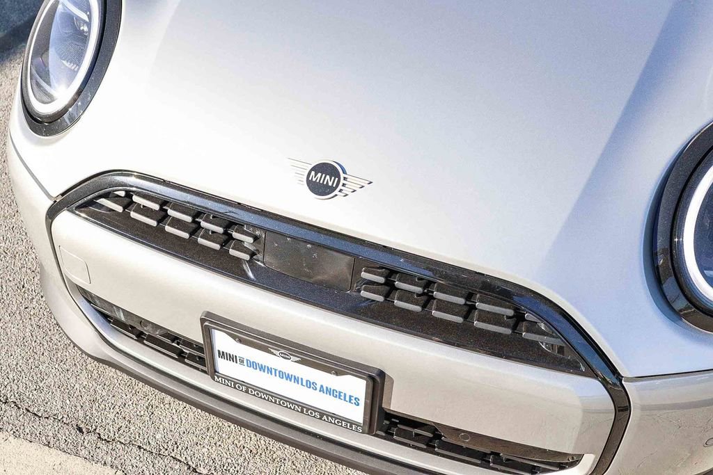 Used 2025 MINI Cooper 2-Door Hardtop image 9