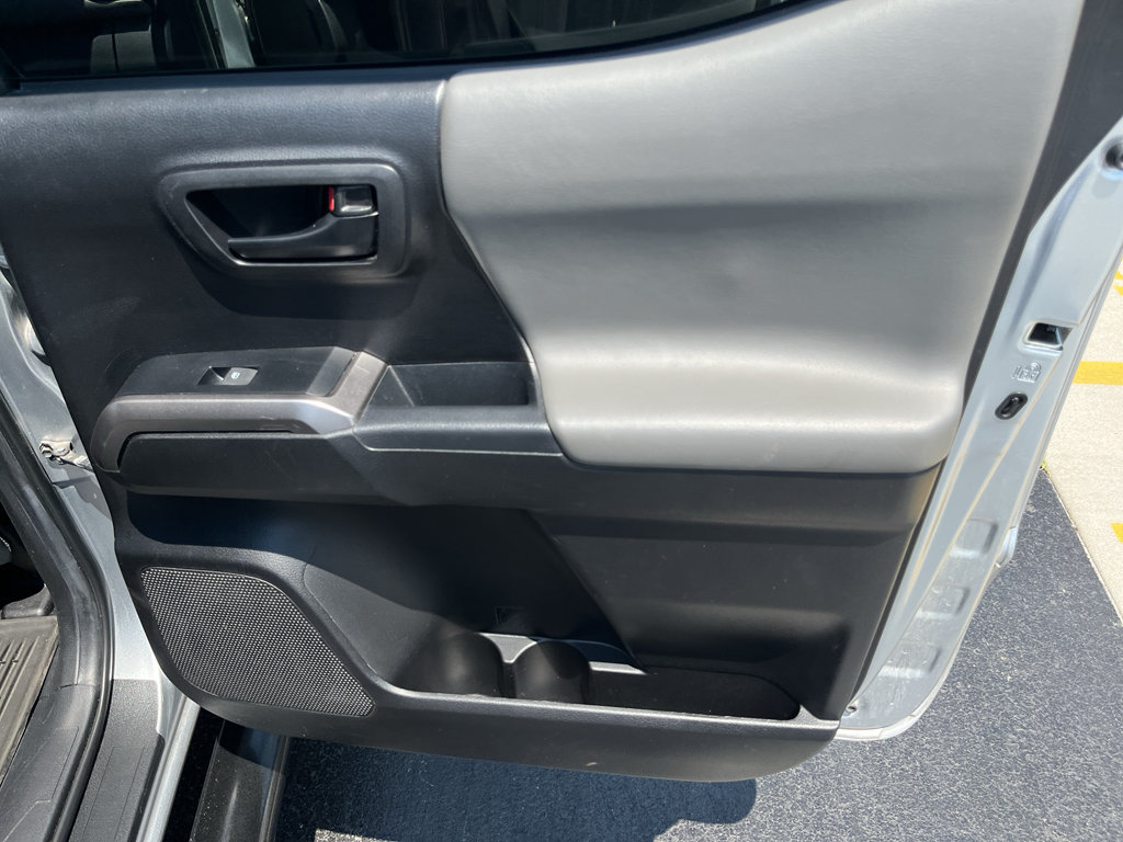 Used 2022 Toyota Tacoma SR5 AWD/4WD image 37