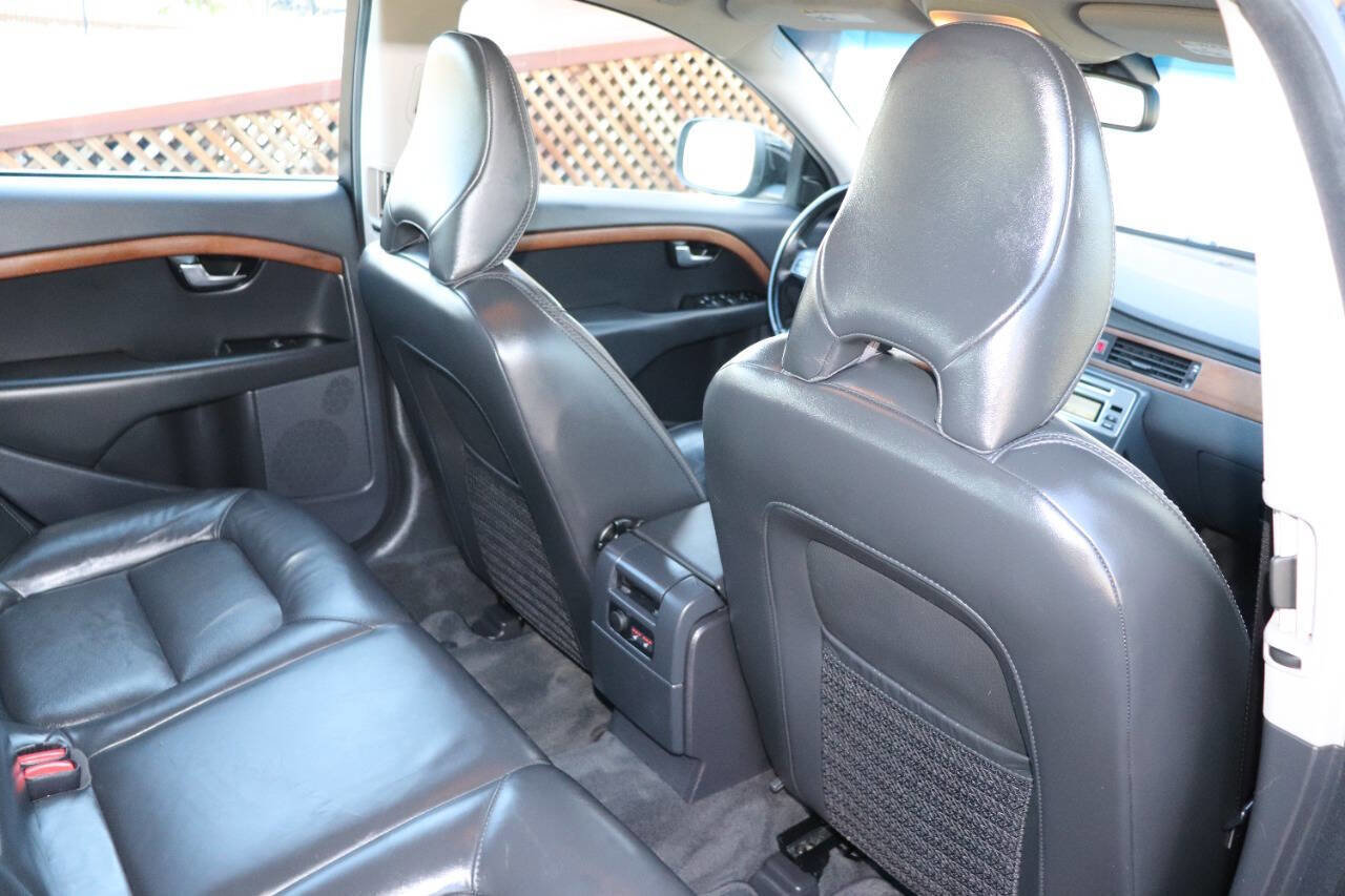 Used 2010 Volvo XC70 3.2 image 43