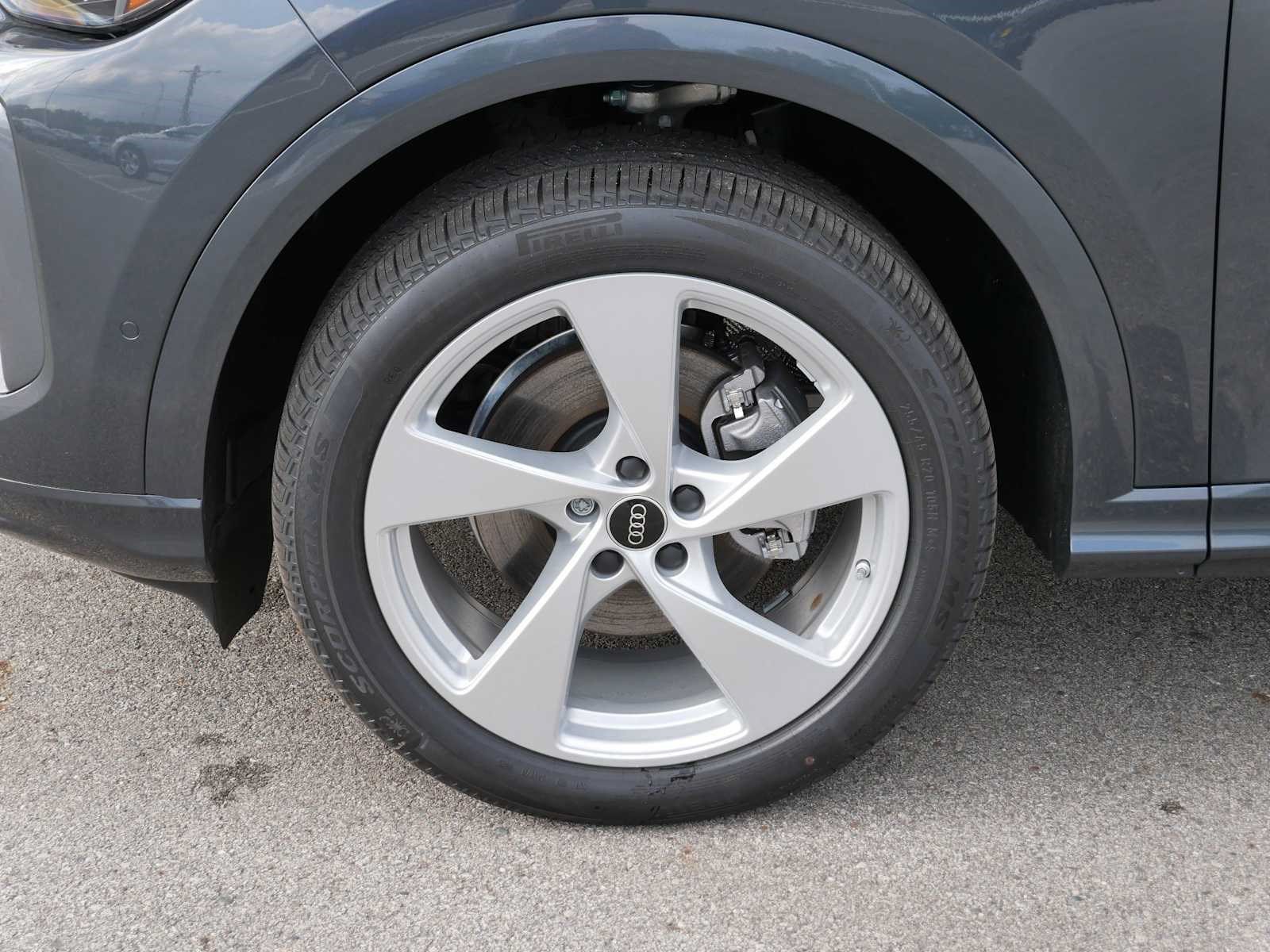 Used 2025 Audi Q5 Premium Plus w/ Premium Plus AWD/4WD image 4