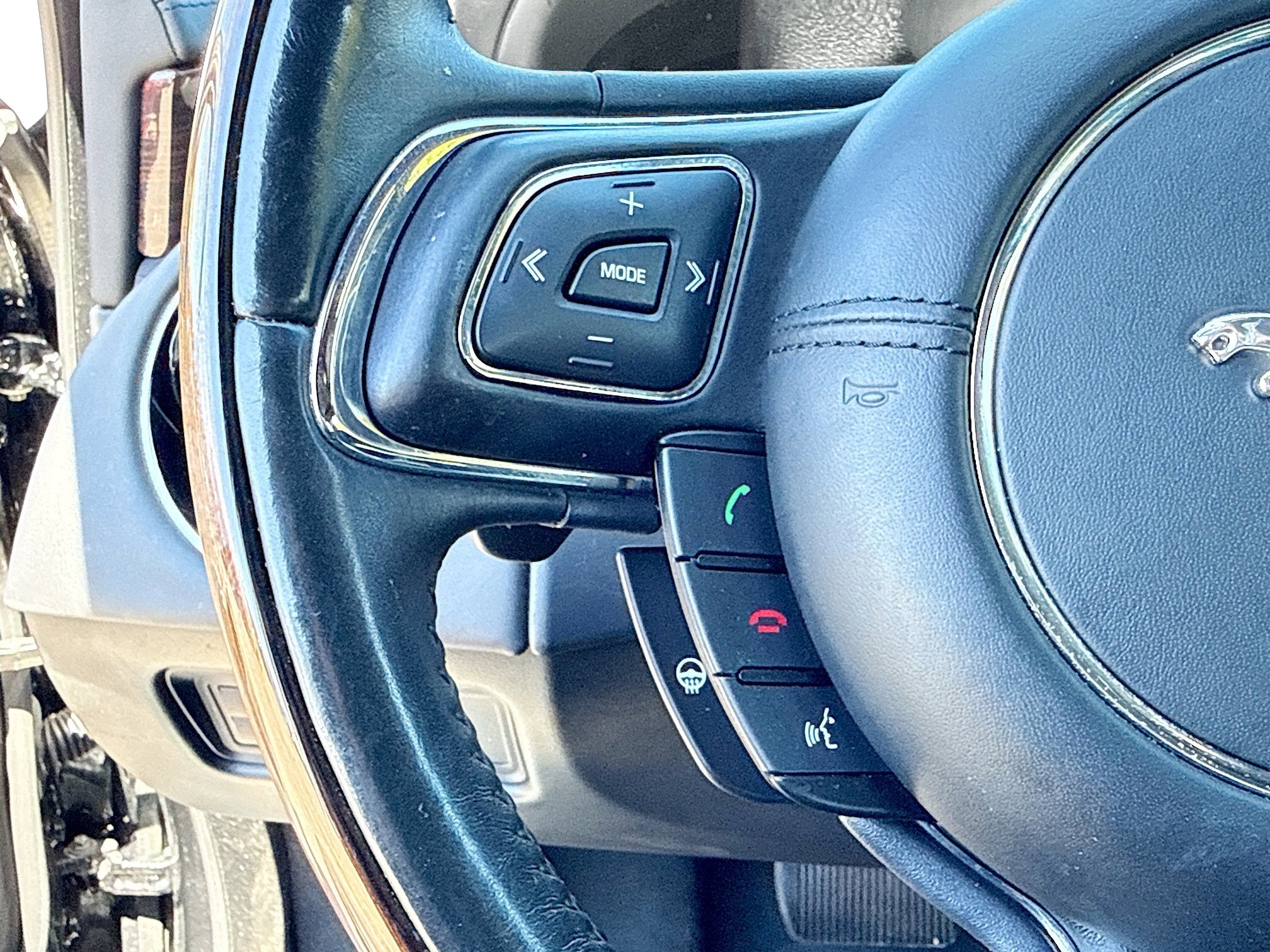Used 2017 Jaguar XJ L Portfolio image 36