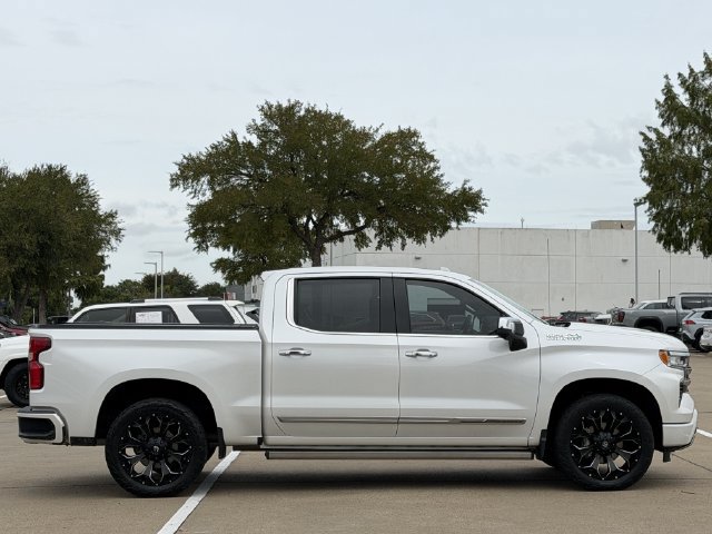Used 2022 Chevrolet Silverado 1500 High Country w/ High Country Premium Package AWD/4WD image 3