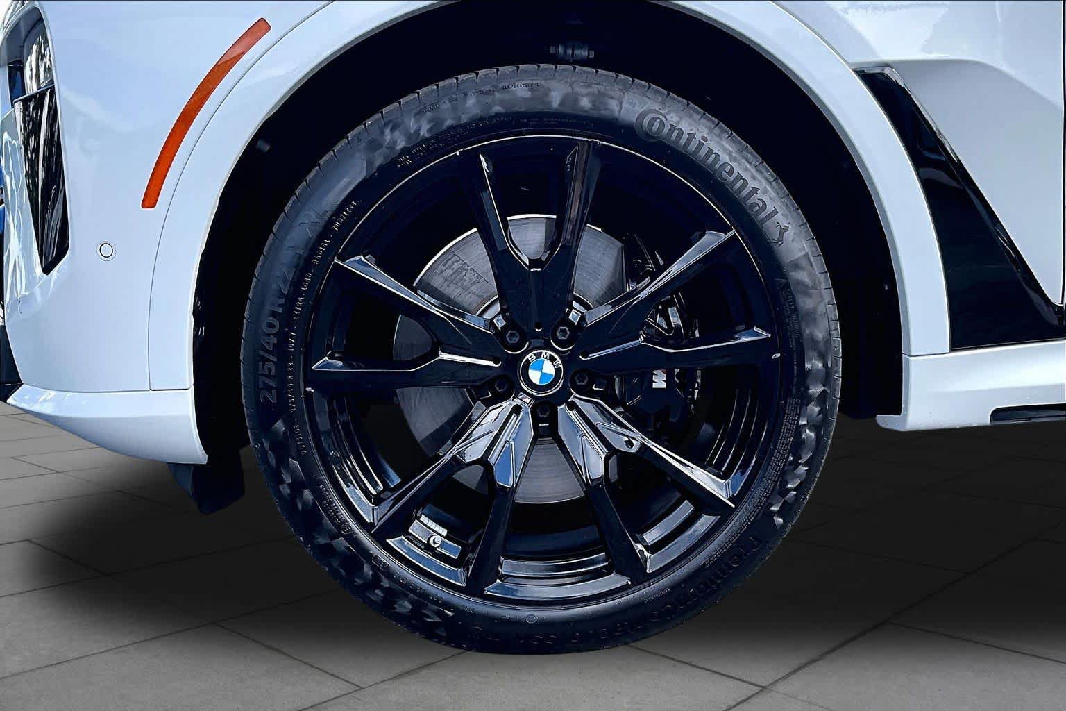 Used 2025 BMW X7 xDrive40i w/ M Sport Package AWD/4WD image 11