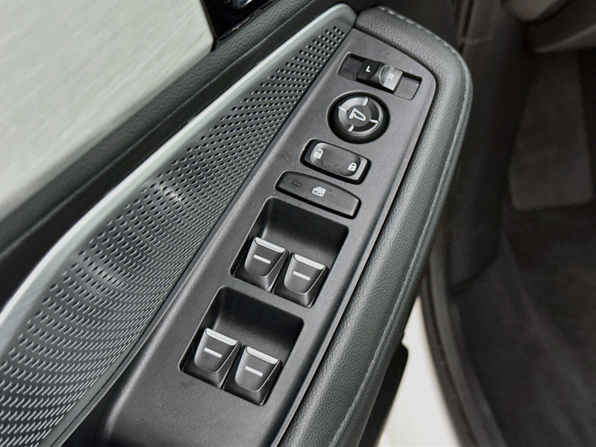 Used 2025 Acura MDX SH-AWD image 21