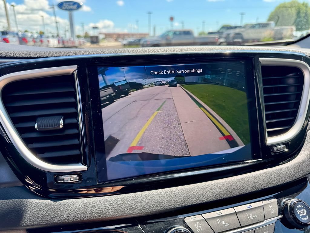 Used 2024 Chrysler Pacifica Touring-L FWD image 30