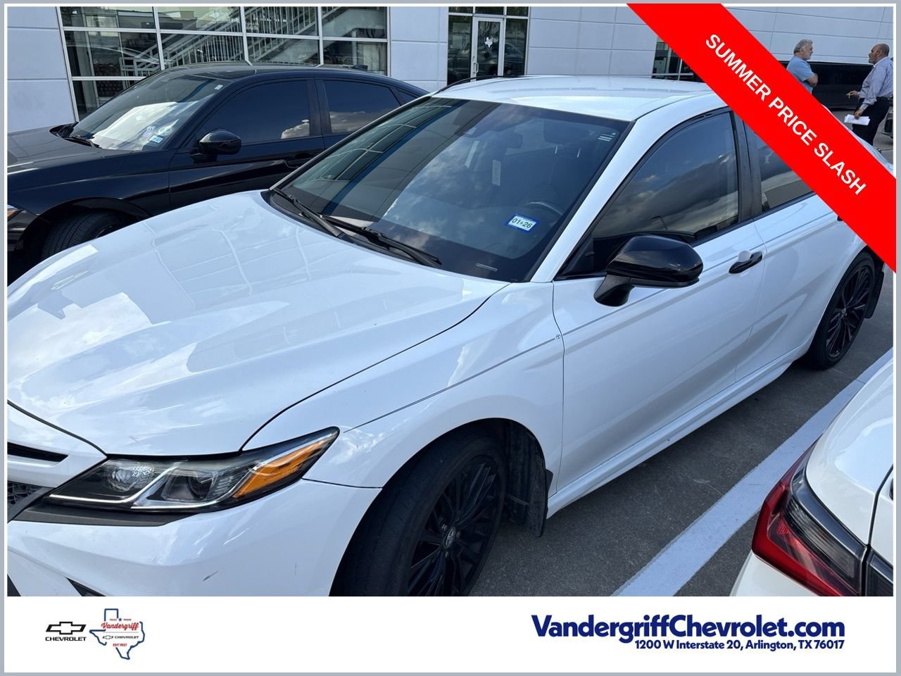 Used 2020 Toyota Camry SE FWD image 1