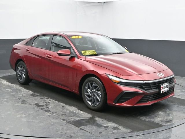 Used 2024 Hyundai Elantra SEL image 2