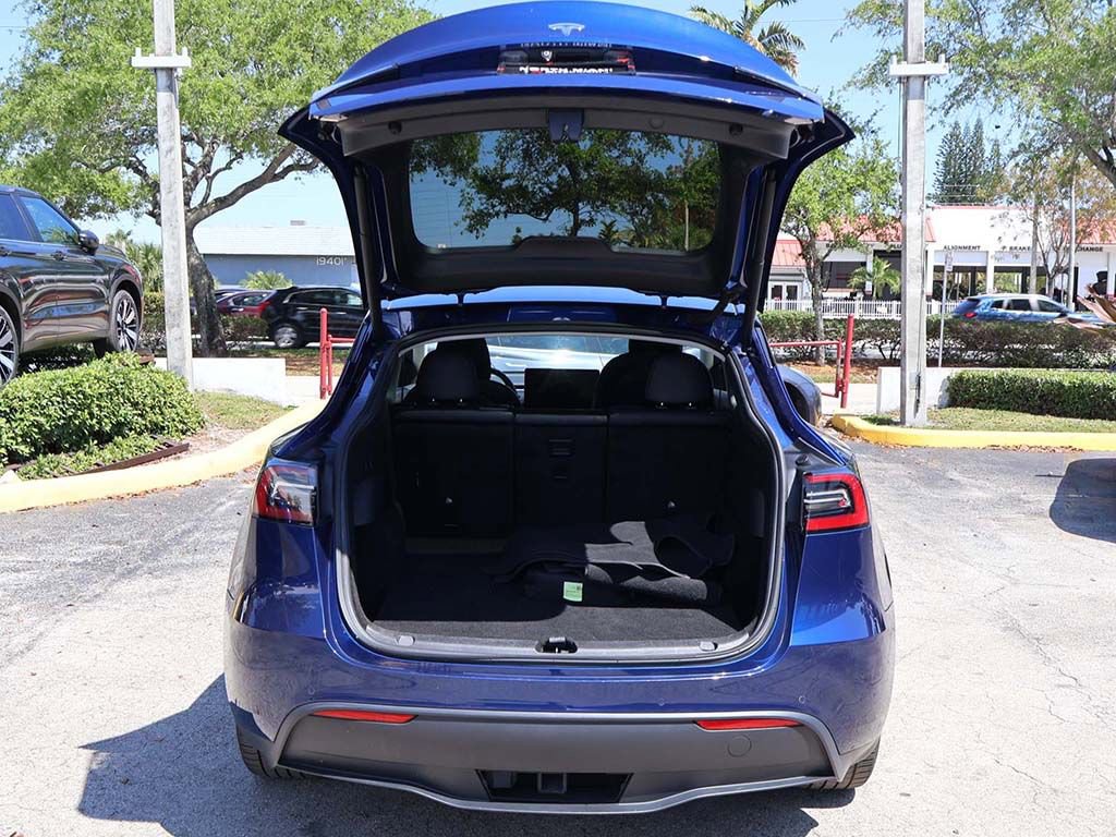 Used 2022 Tesla Model Y Long Range image 18