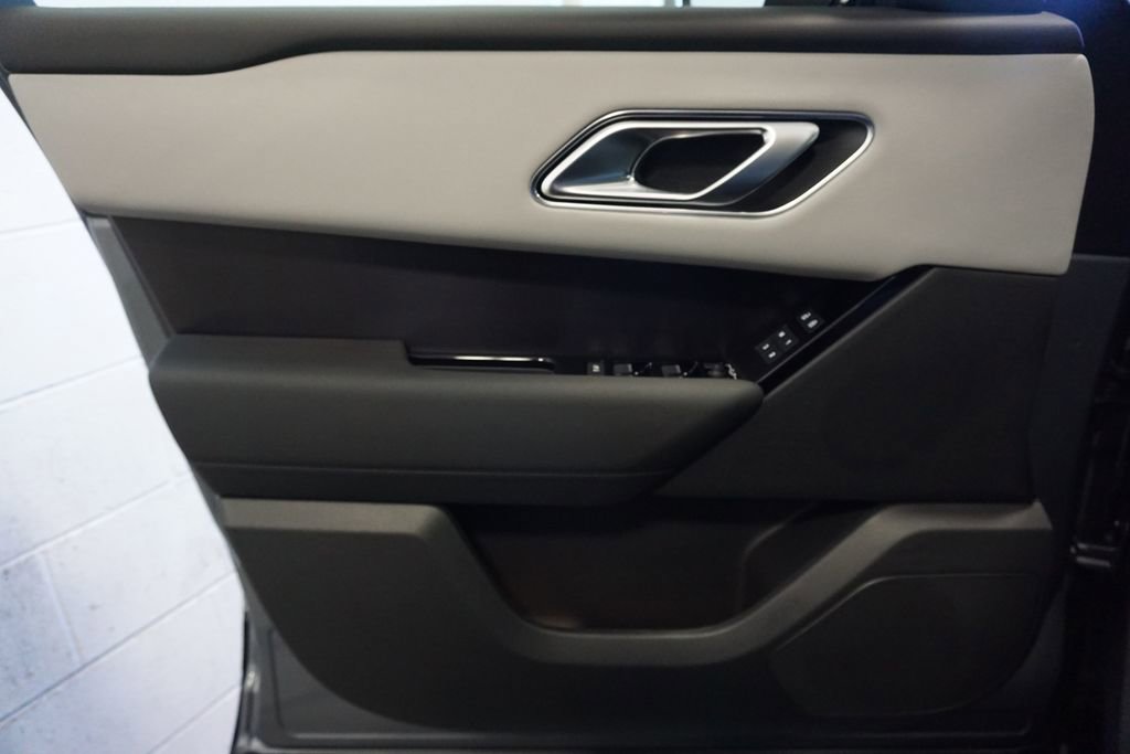 New 2026 Land Rover Range Rover Velar Dynamic SE image 17