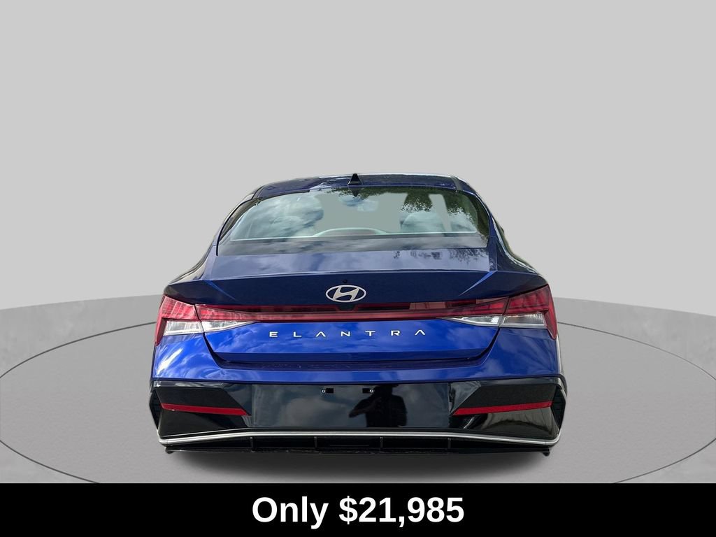 Used 2024 Hyundai Elantra SEL w/ Convenience Package FWD image 4