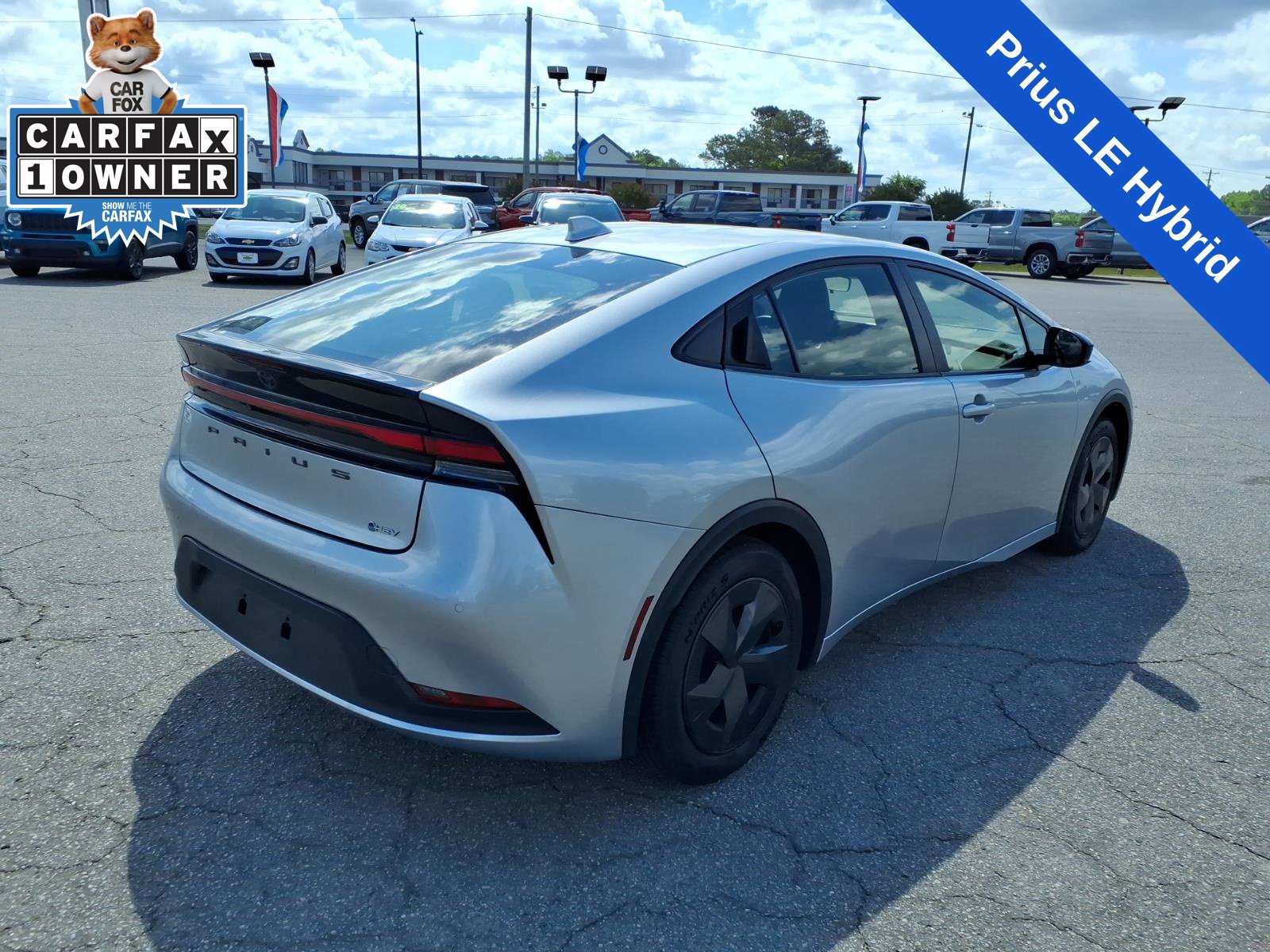 Used 2024 Toyota Prius LE FWD image 5