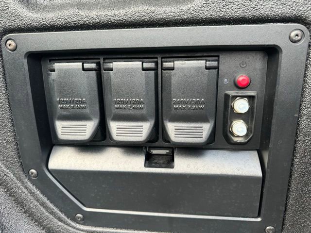 Used 2025 GMC Sierra EV Denali image 10