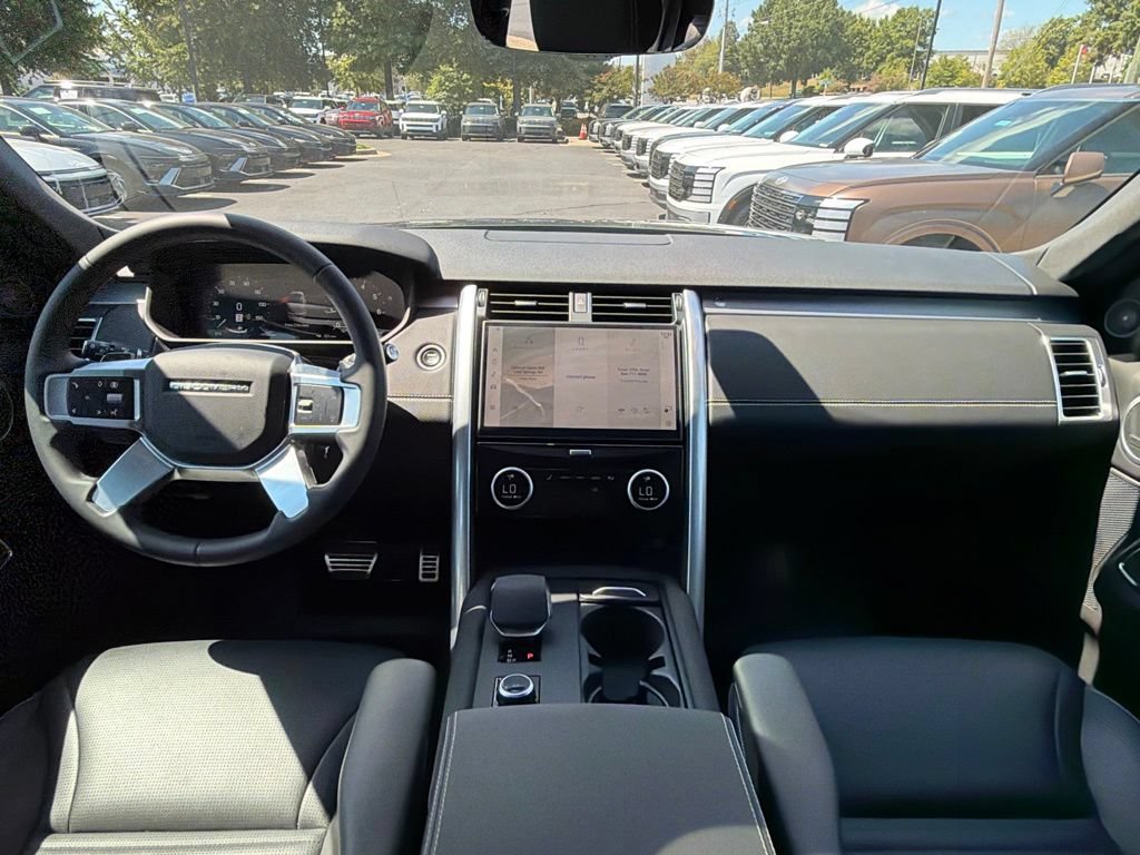 Used 2025 Land Rover Discovery Dynamic SE AWD/4WD image 31