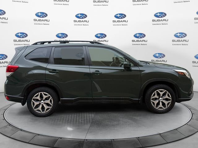 Used 2023 Subaru Forester Premium image 3
