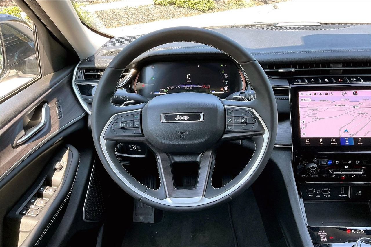 Used 2023 Jeep Grand Cherokee 4WD 4xe w/ Luxury Tech Group II image 9