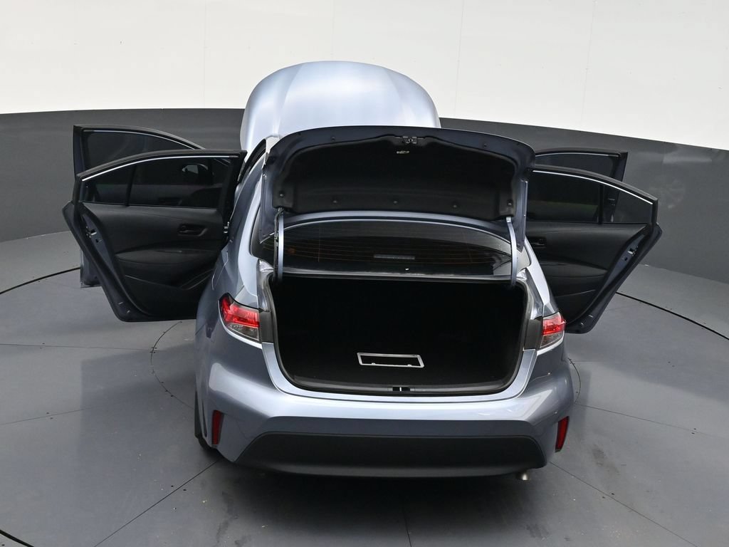 Used 2025 Toyota Corolla LE FWD image 31