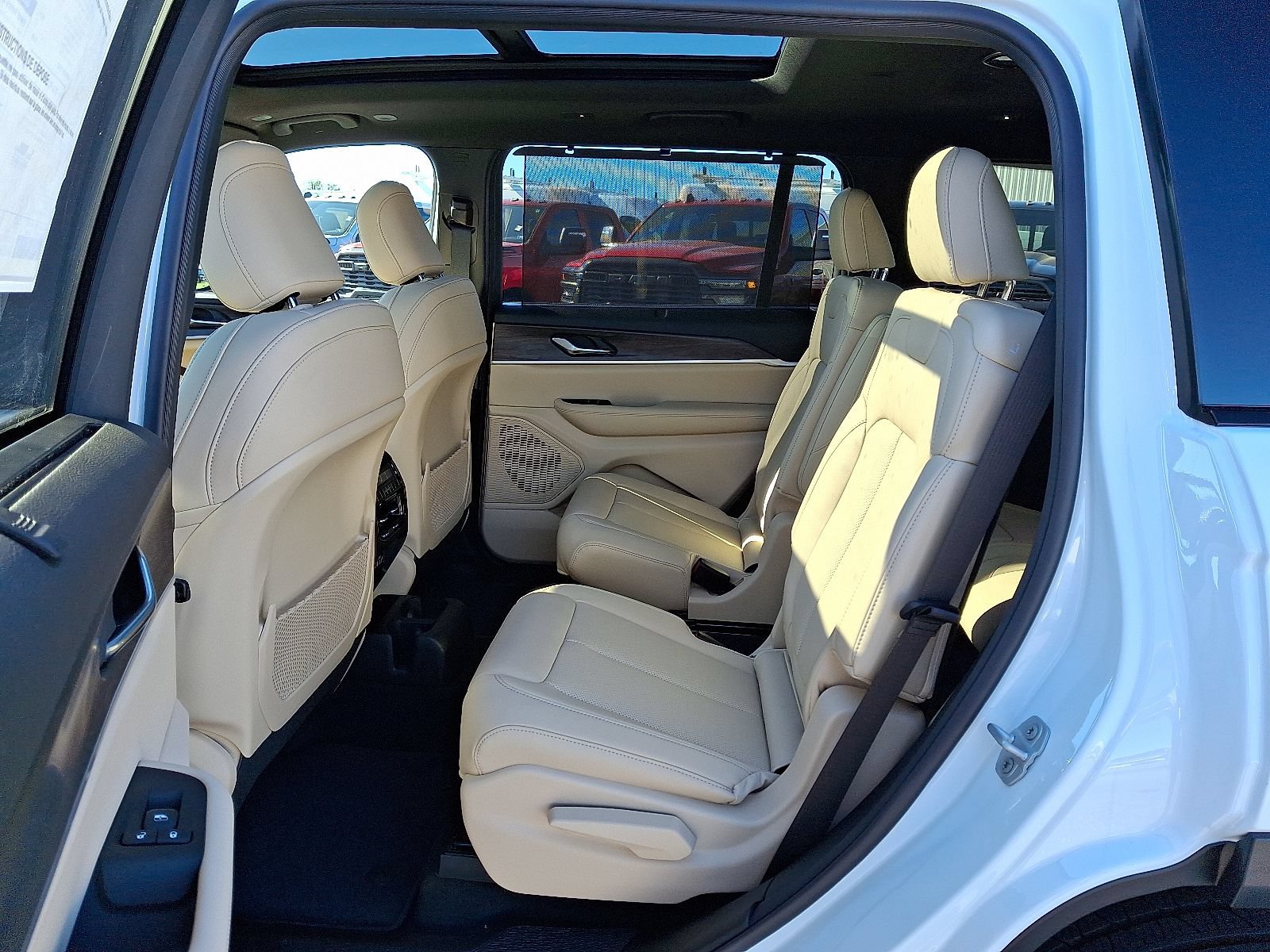 New 2025 Jeep Grand Cherokee L Limited w/ Luxury Tech Group II AWD/4WD image 7