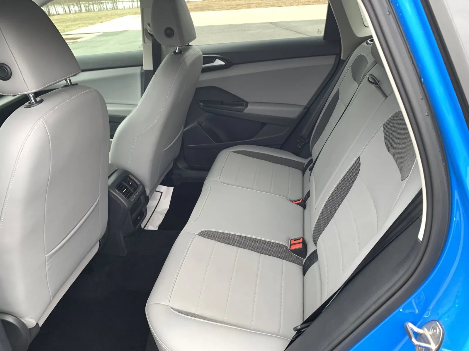 Used 2023 Volkswagen Taos SE w/ Black Wheel Package image 26