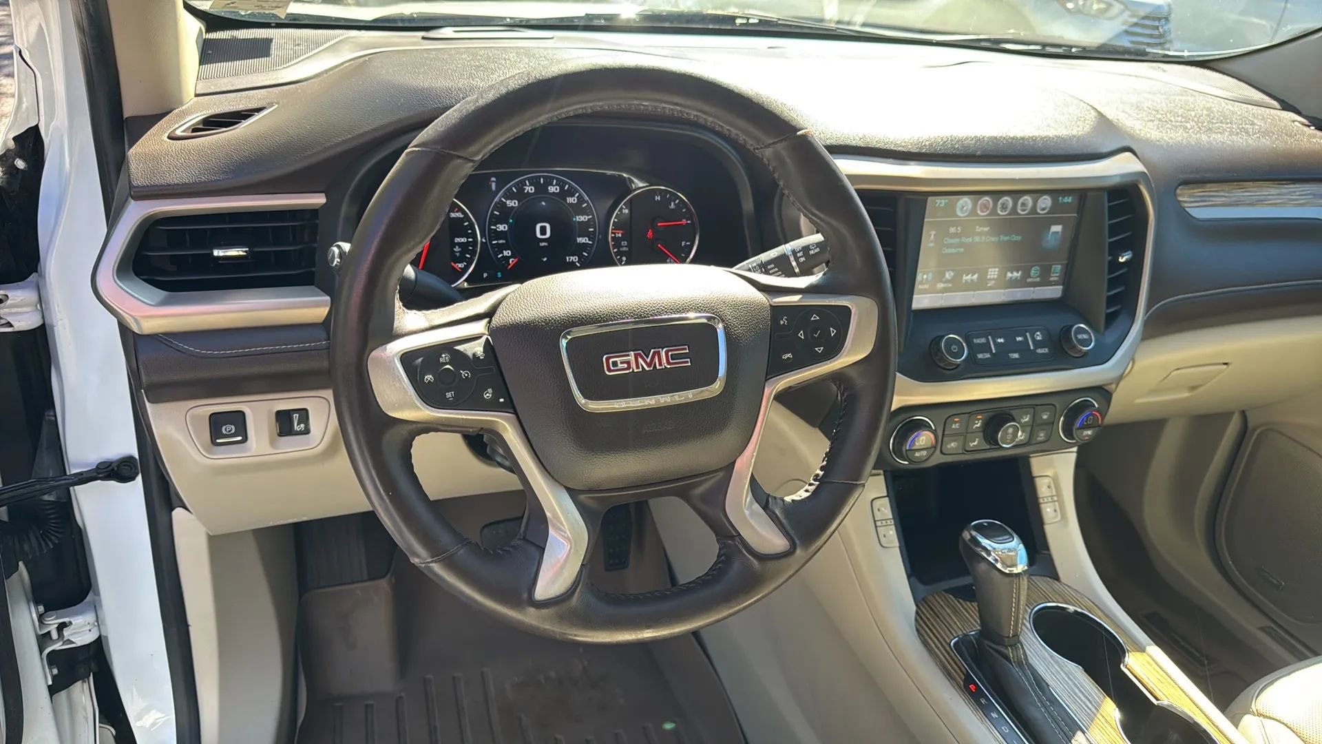 Used 2017 GMC Acadia Denali w/ Technology Package image 9