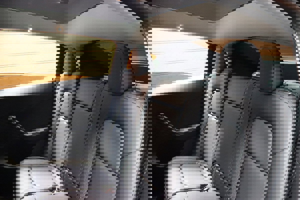 Used 2022 Tesla Model Y Long Range image 35