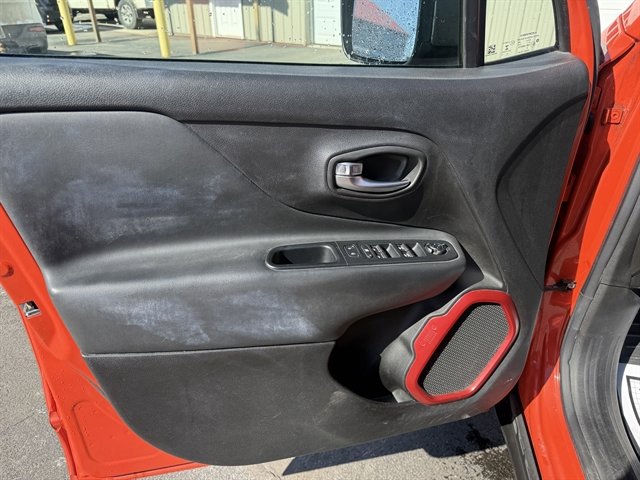 Used 2017 Jeep Renegade Trailhawk image 10