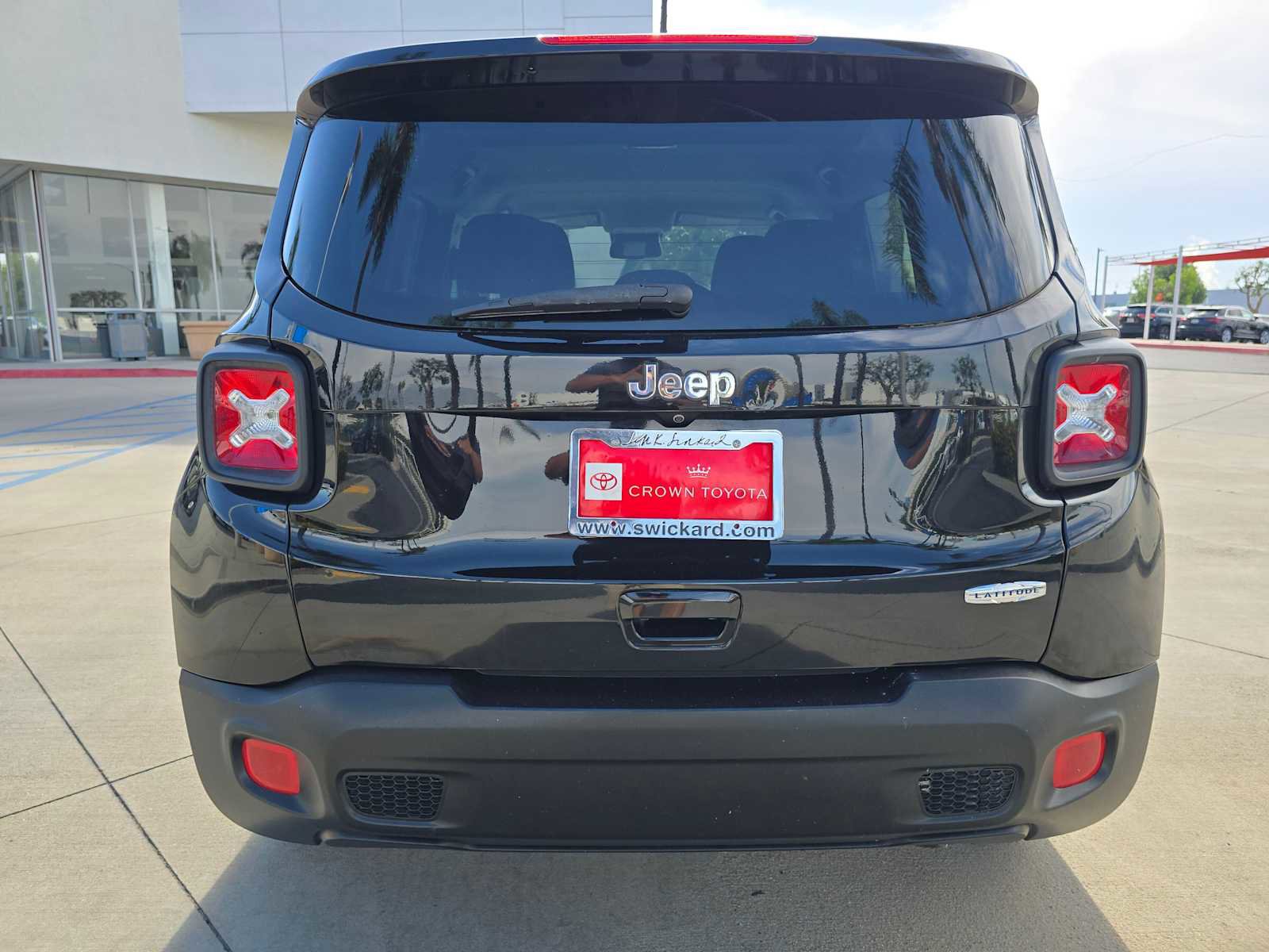 Used 2018 Jeep Renegade Latitude w/ UConnect 8.4 Nav Group image 14