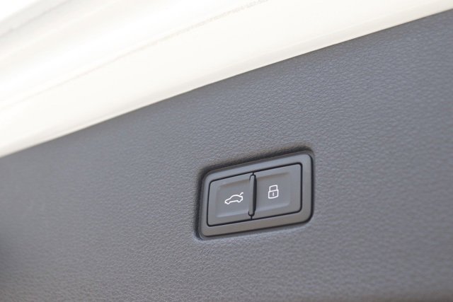 Used 2024 Audi Q8 Premium image 6