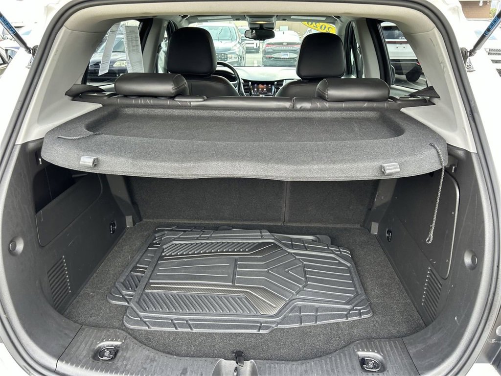 Used 2020 Chevrolet Trax LT w/ LT Convenience Package image 17