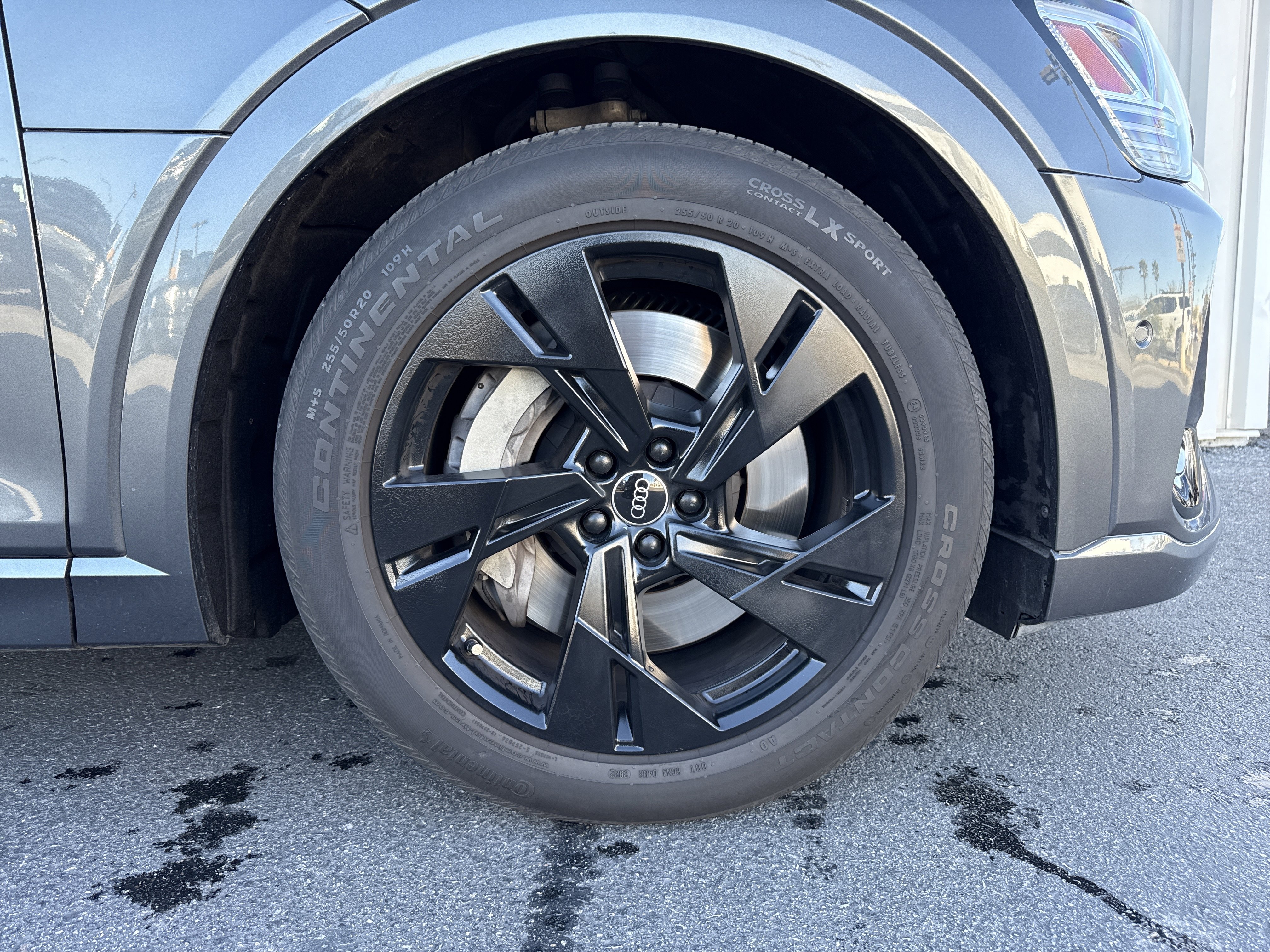 Used 2023 Audi e-tron Premium w/ Convenience Plus Package image 38