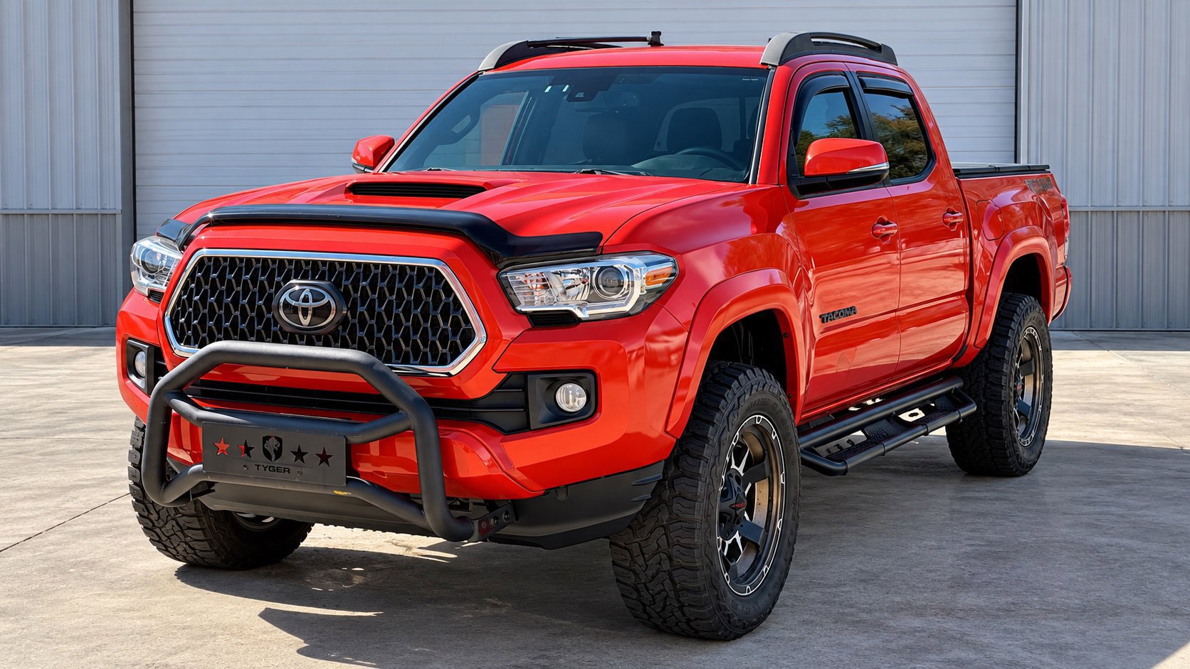 Used 2018 Toyota Tacoma TRD Sport AWD/4WD image 1