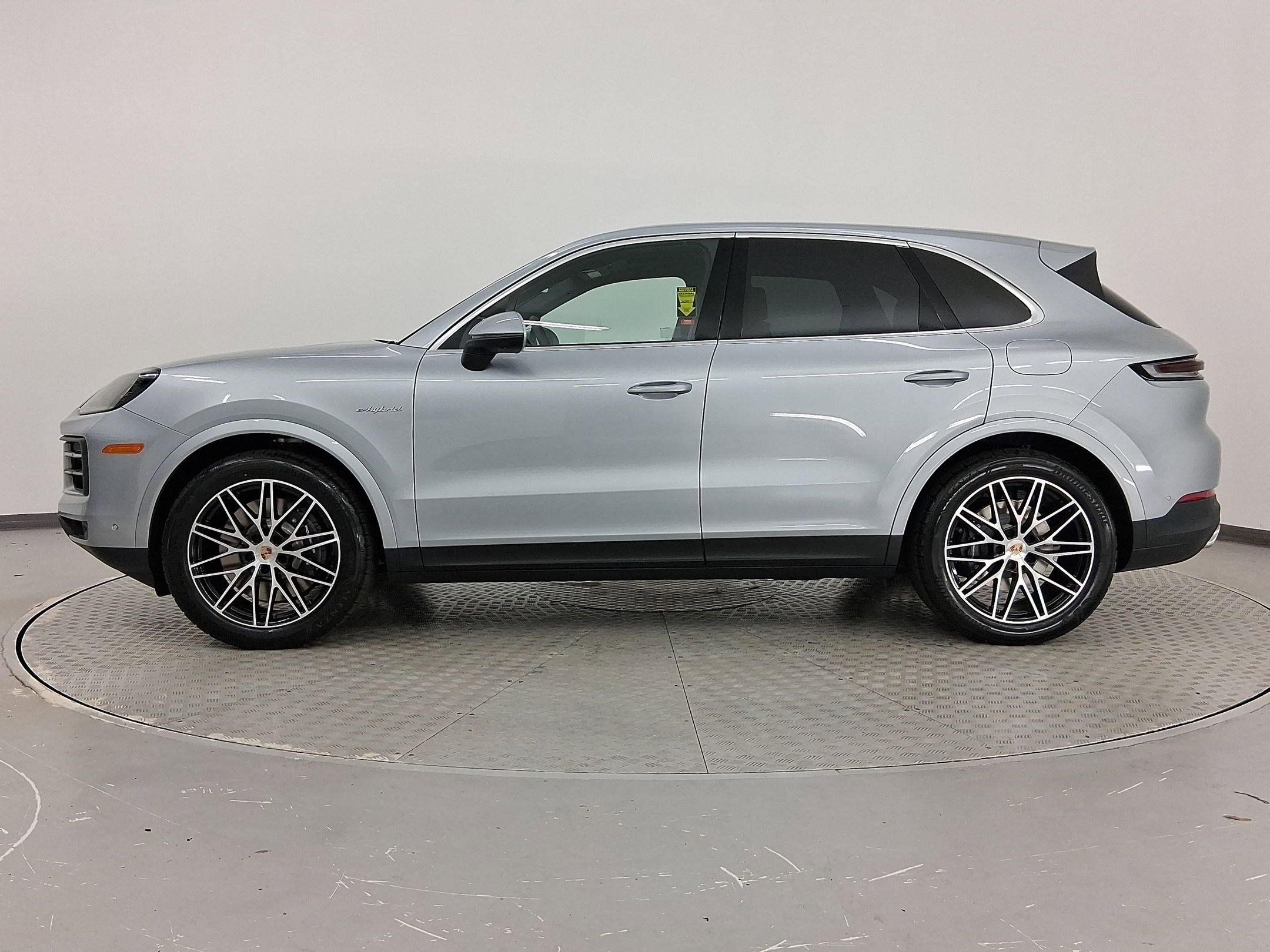 New 2026 Porsche Cayenne E-Hybrid image 2