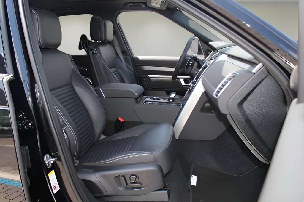 New 2025 Land Rover Discovery Dynamic SE AWD/4WD image 16