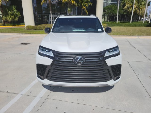 Used 2022 Lexus LX 600 4WD w/ Premium Package image 3