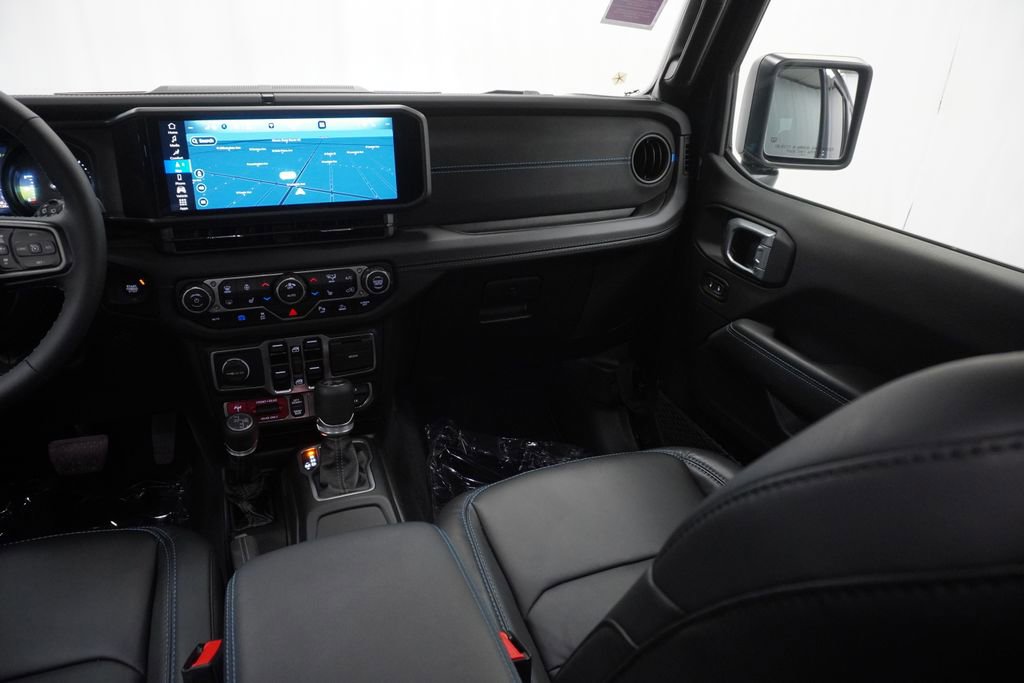 Used 2025 Jeep Wrangler Unlimited Rubicon 4xe AWD/4WD image 31