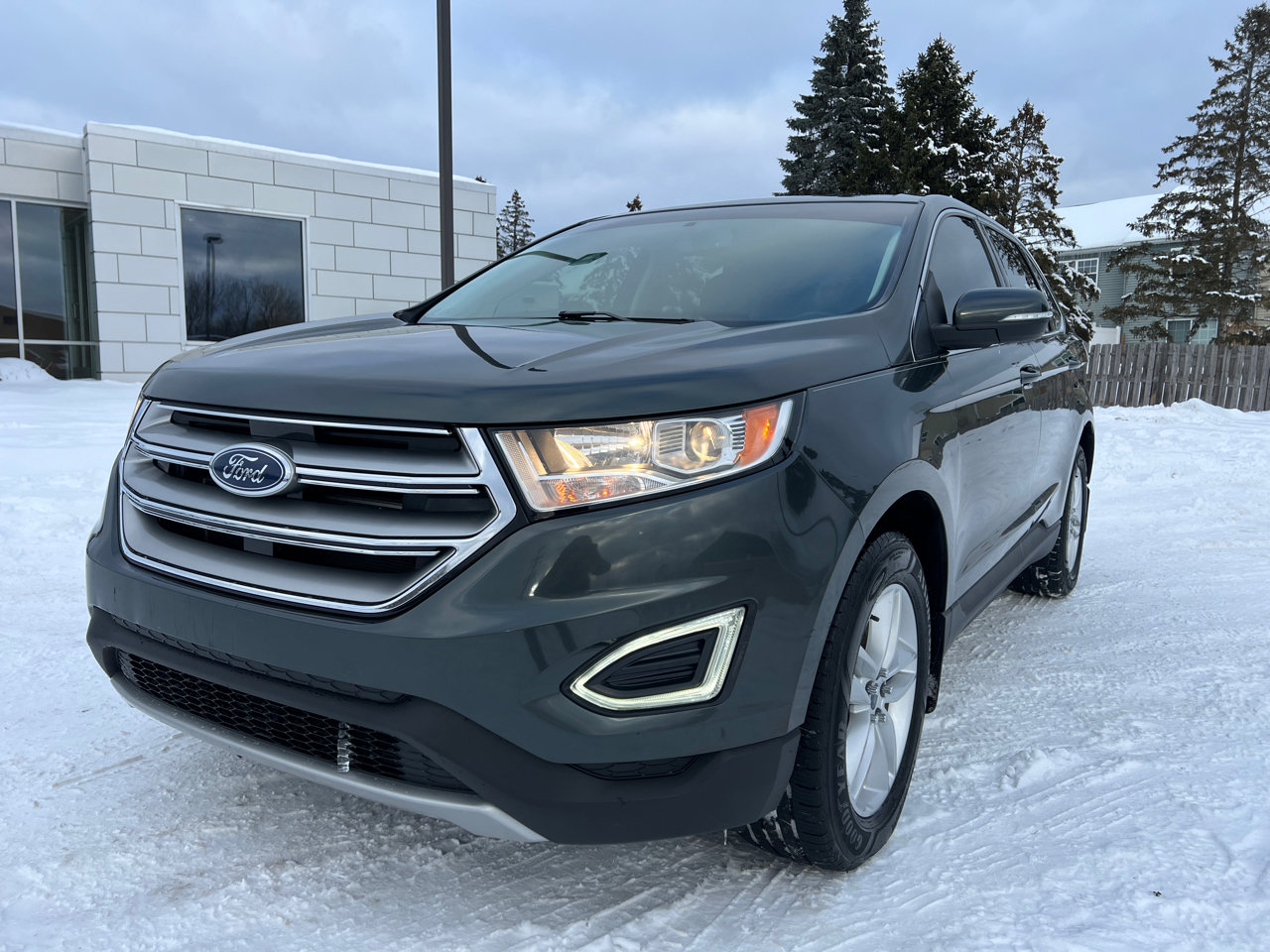 Used 2015 Ford Edge SEL image 2