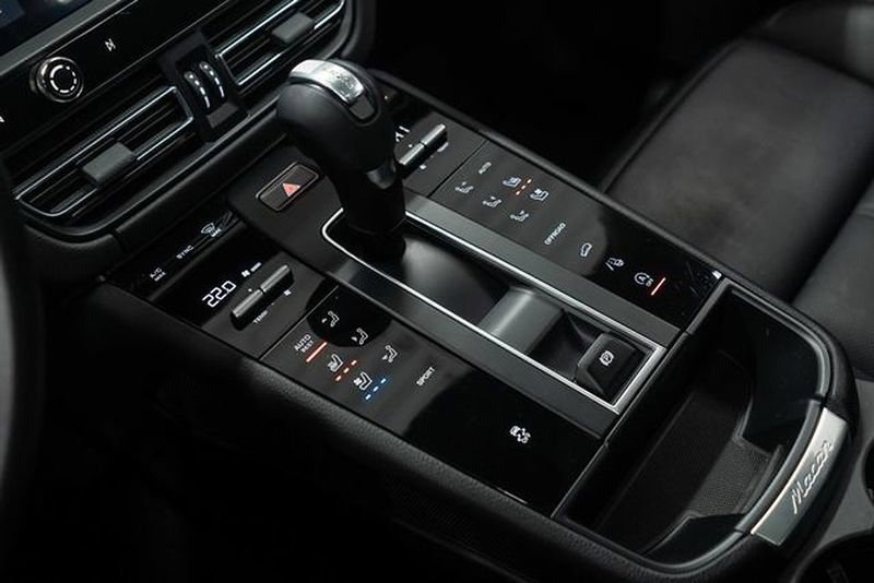 Used 2023 Porsche Macan image 20