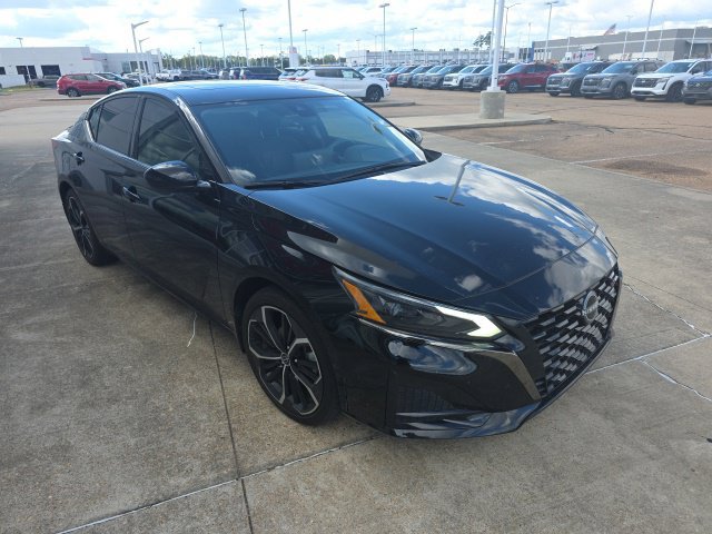 Used 2023 Nissan Altima 2.5 SR w/ SR Premium Package FWD image 5