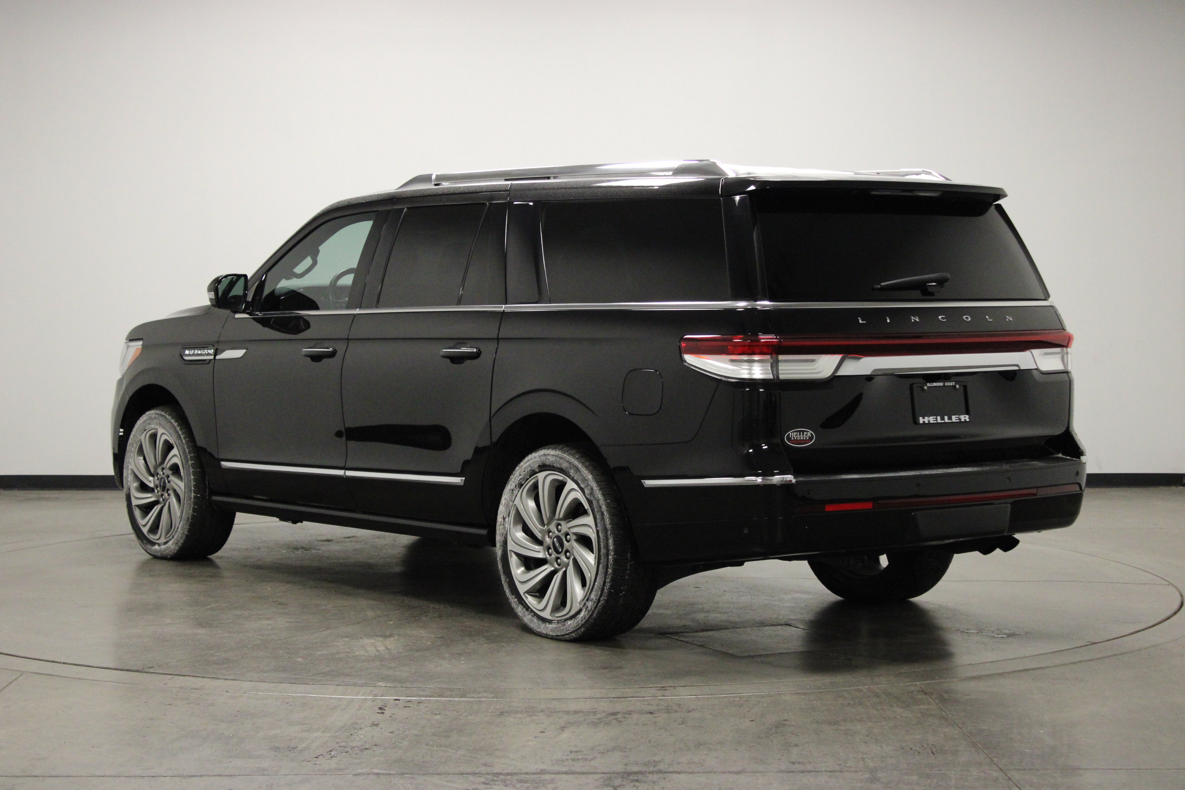 Used 2023 Lincoln Navigator L Reserve image 6