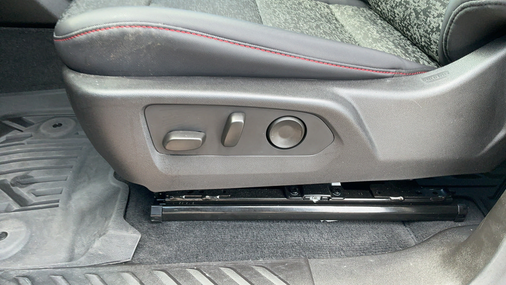 Used 2025 Chevrolet Colorado Z71 AWD/4WD image 19