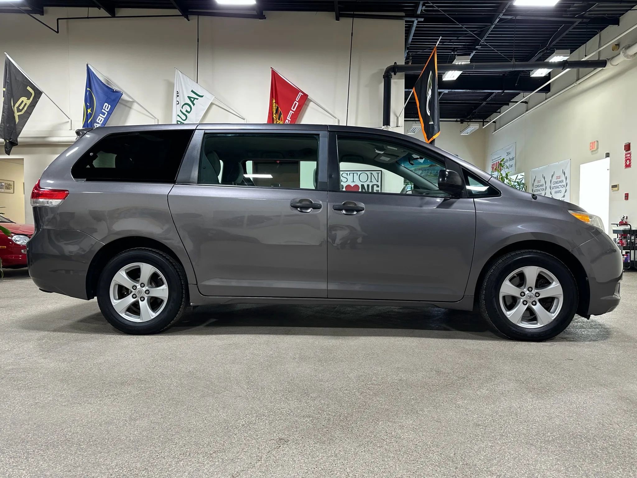 Used 2012 Toyota Sienna image 8