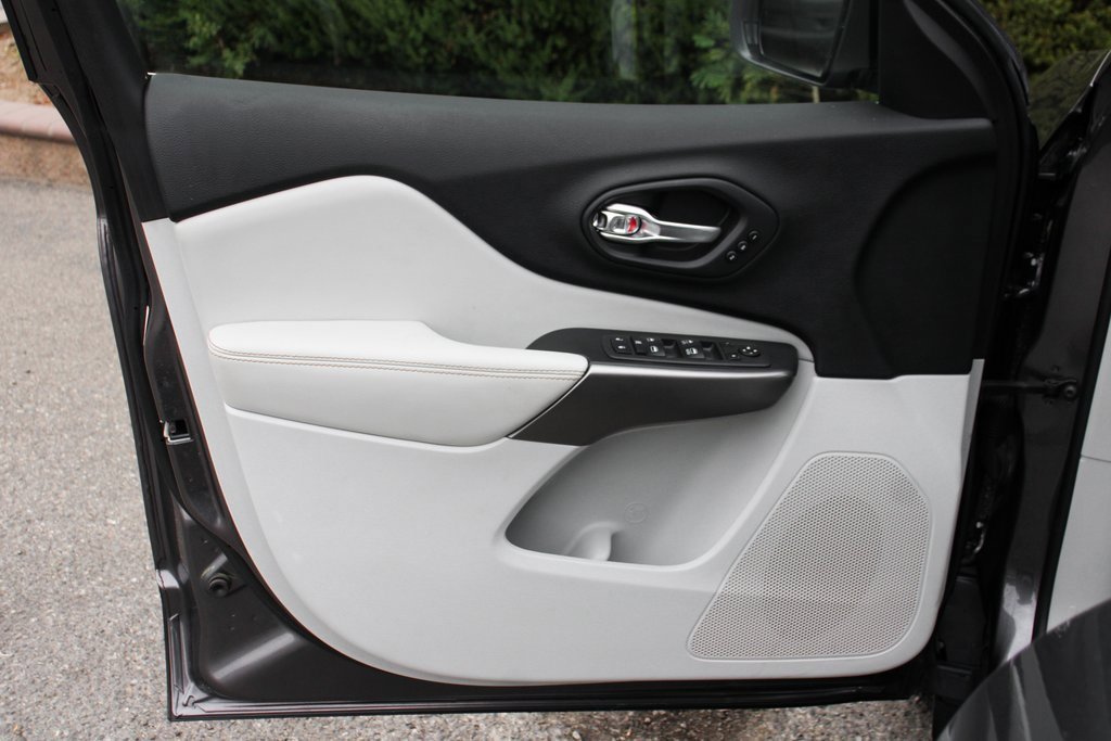 Used 2020 Jeep Cherokee Limited image 15