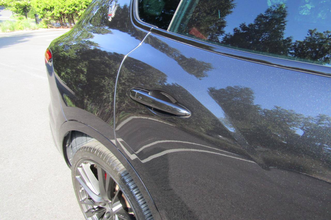 Used 2022 Maserati Levante Trofeo AWD/4WD image 27