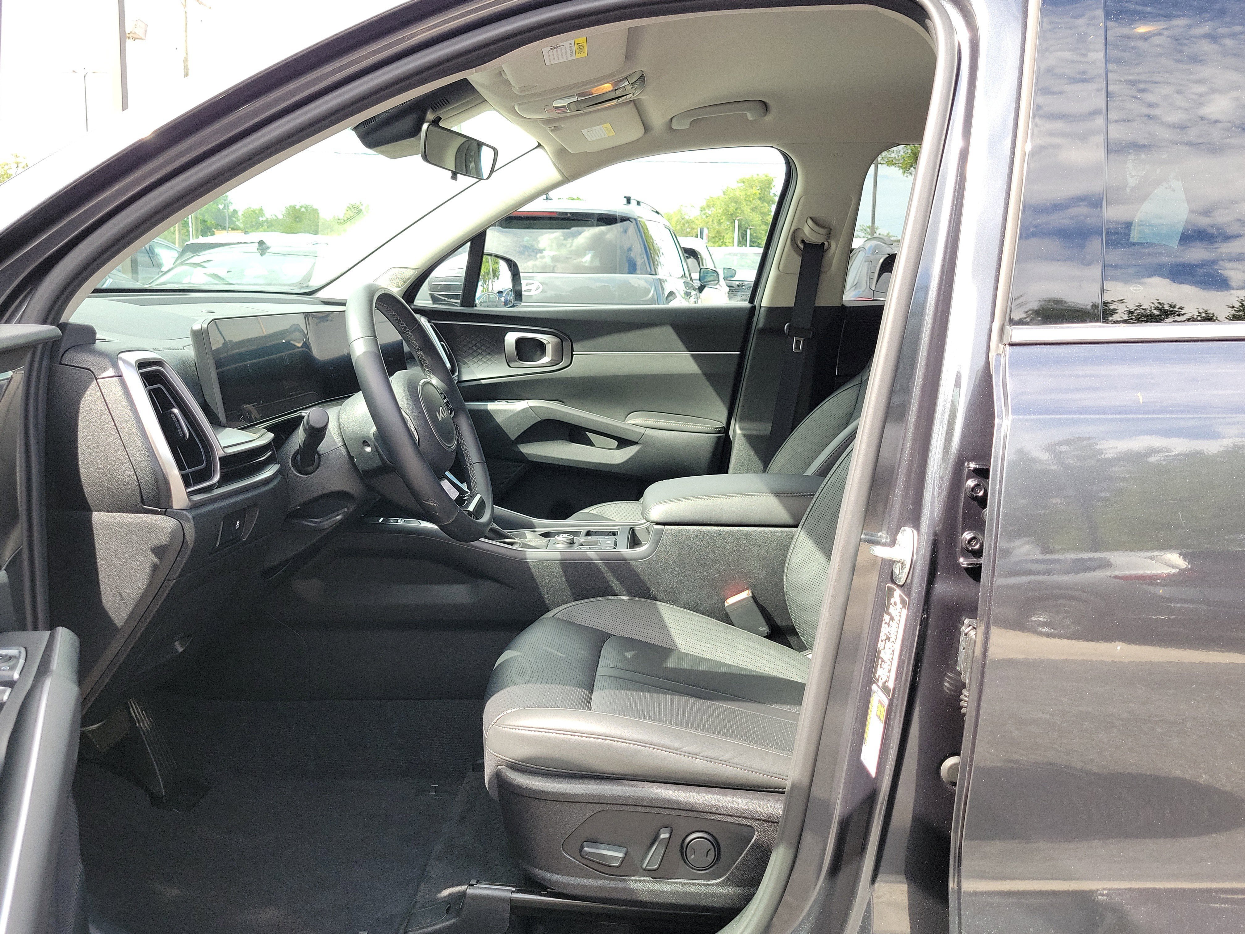Used 2024 Kia Sorento S FWD image 19