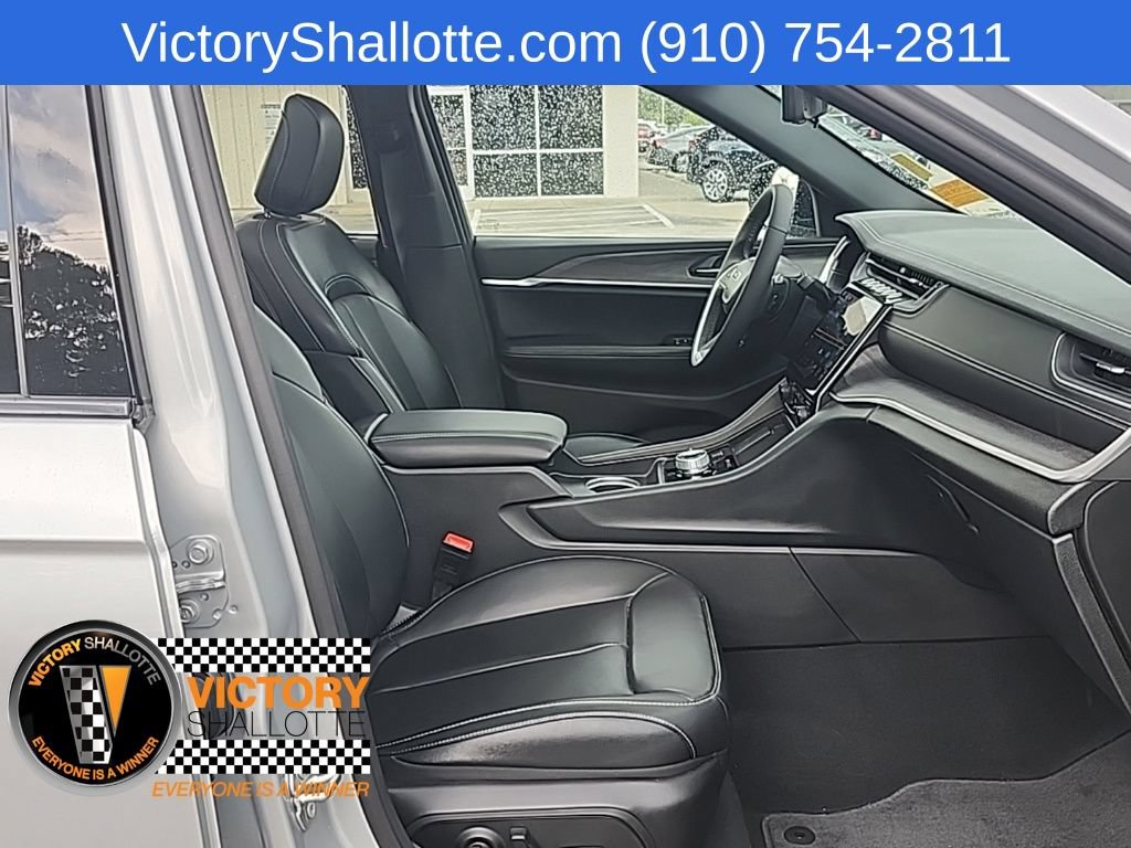 Certified 2025 Jeep Grand Cherokee Limited w/ Luxury Tech Group II AWD/4WD image 32