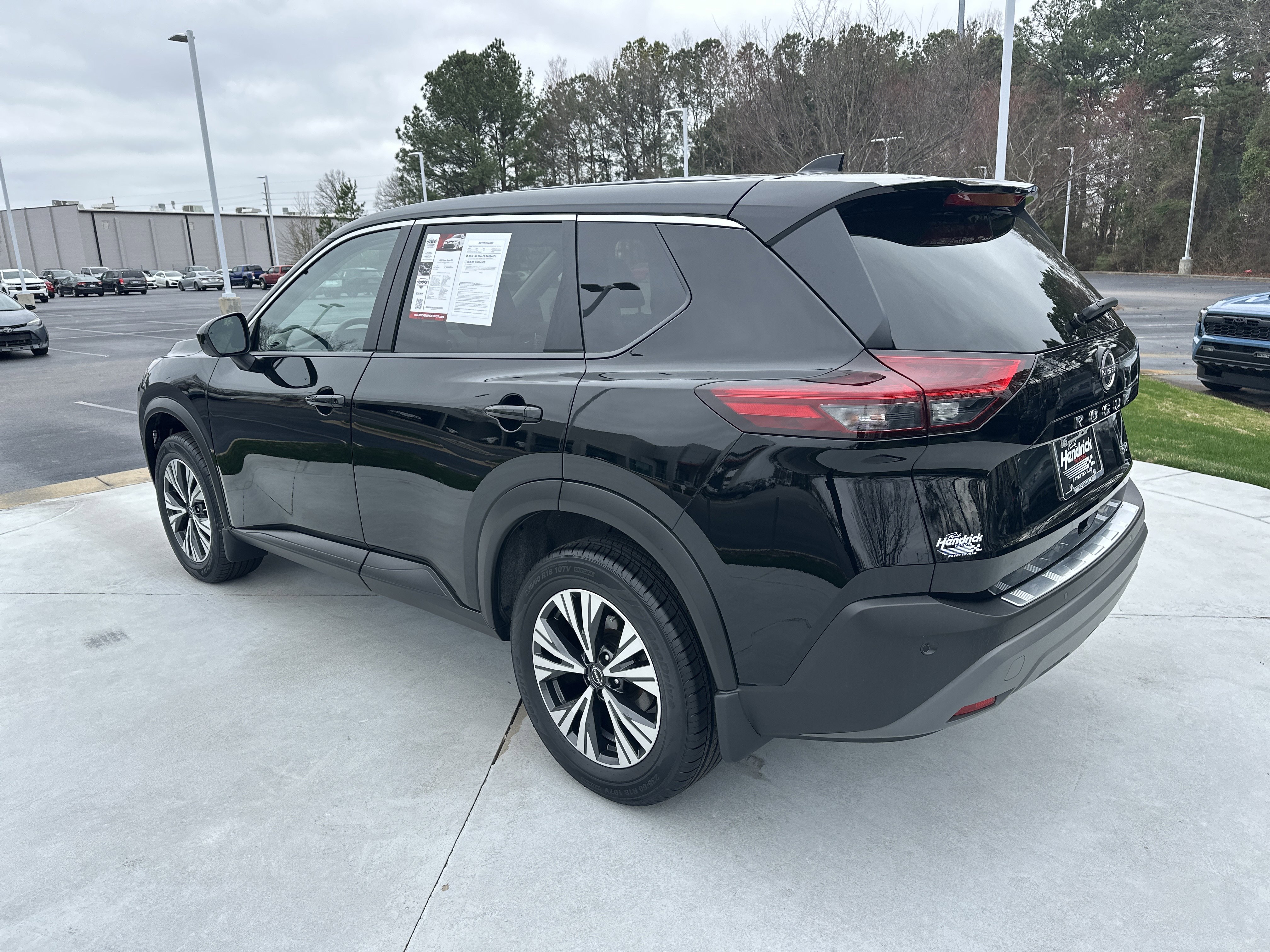 Used 2023 Nissan Rogue SV image 8