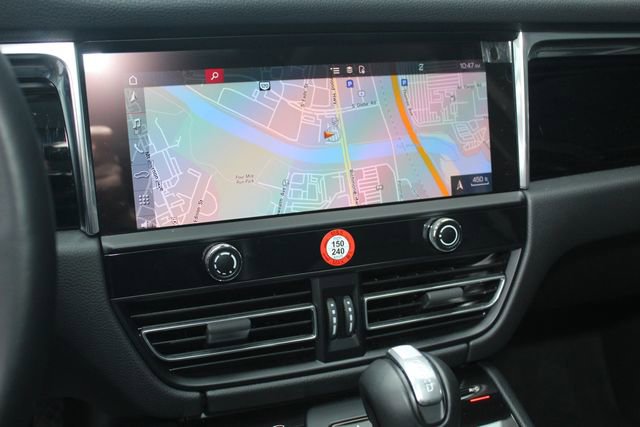 Certified 2025 Porsche Macan image 18
