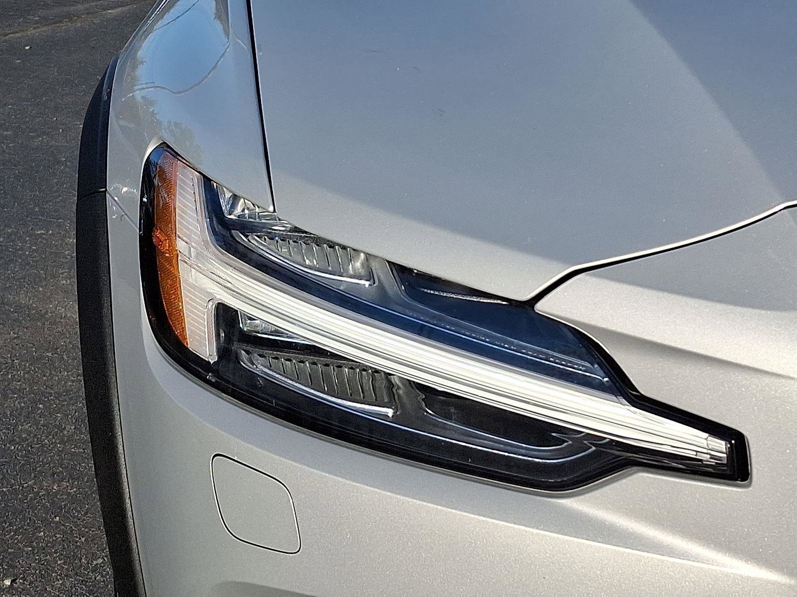 Used 2025 Volvo V60 B5 Cross Country Plus image 9