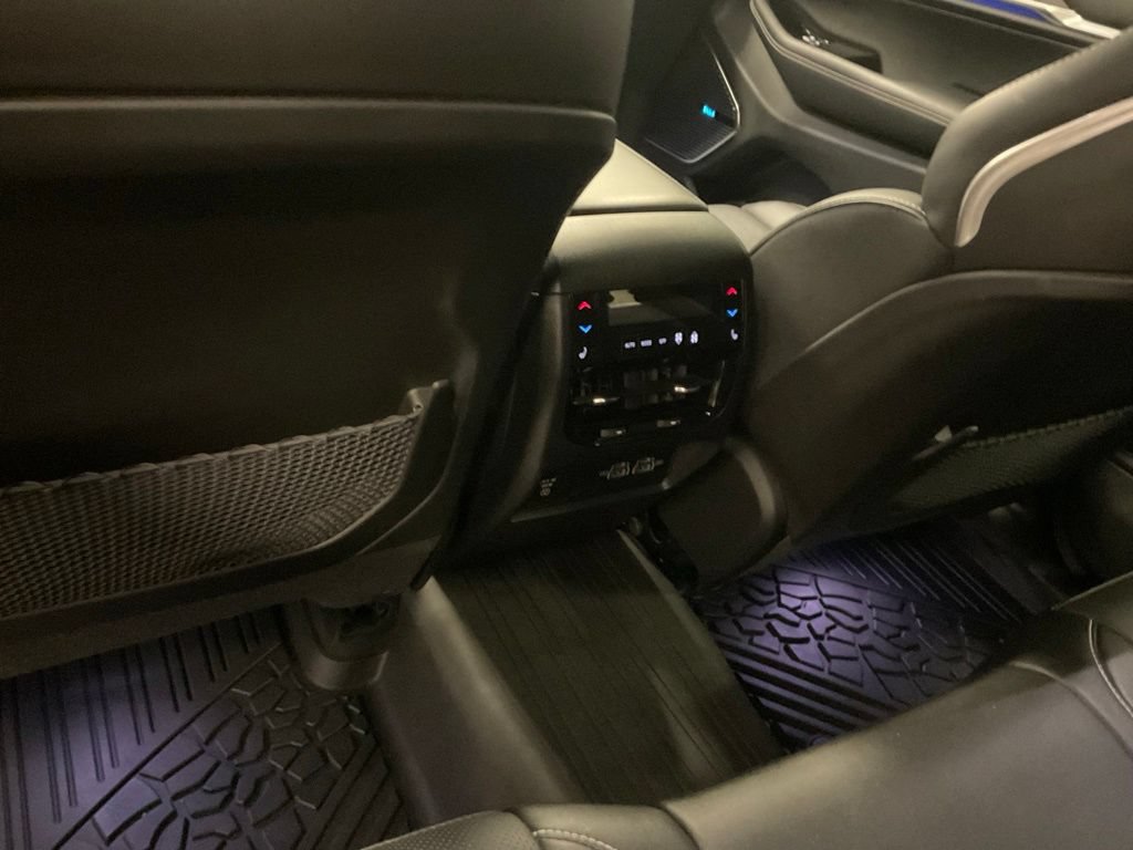 Used 2023 Jeep Grand Cherokee Overland w/ Luxury Tech Group IV AWD/4WD image 29