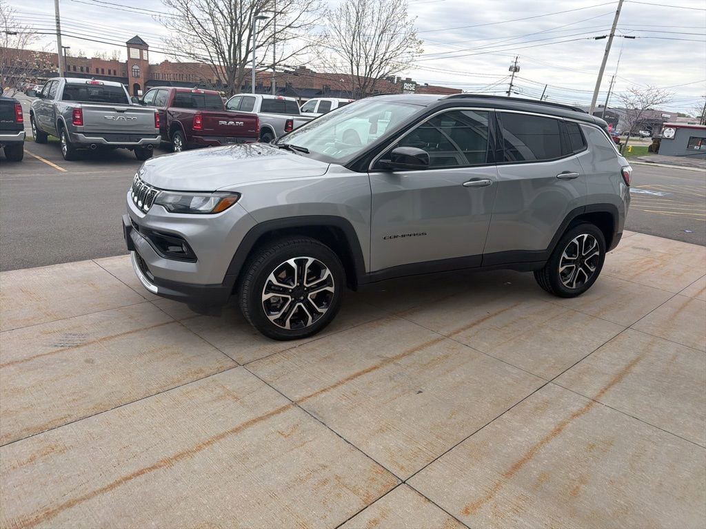 Used 2023 Jeep Compass Limited w/ Sun and Sound Group AWD/4WD image 7