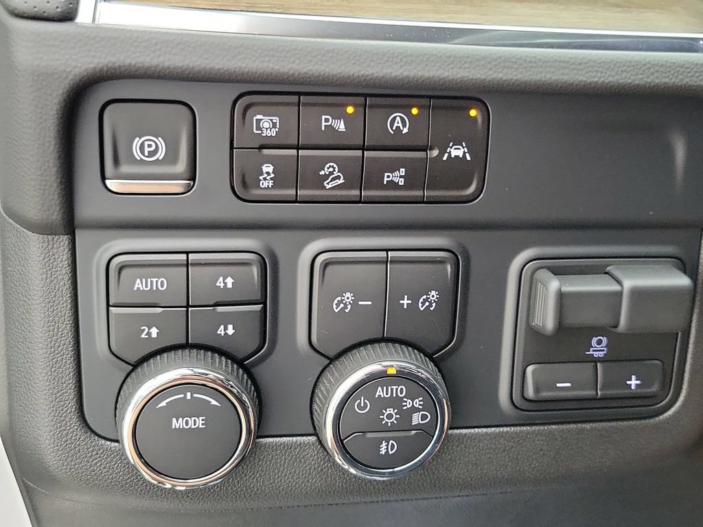 Certified 2025 Chevrolet Tahoe High Country w/ Sun And Tow Package AWD/4WD image 21